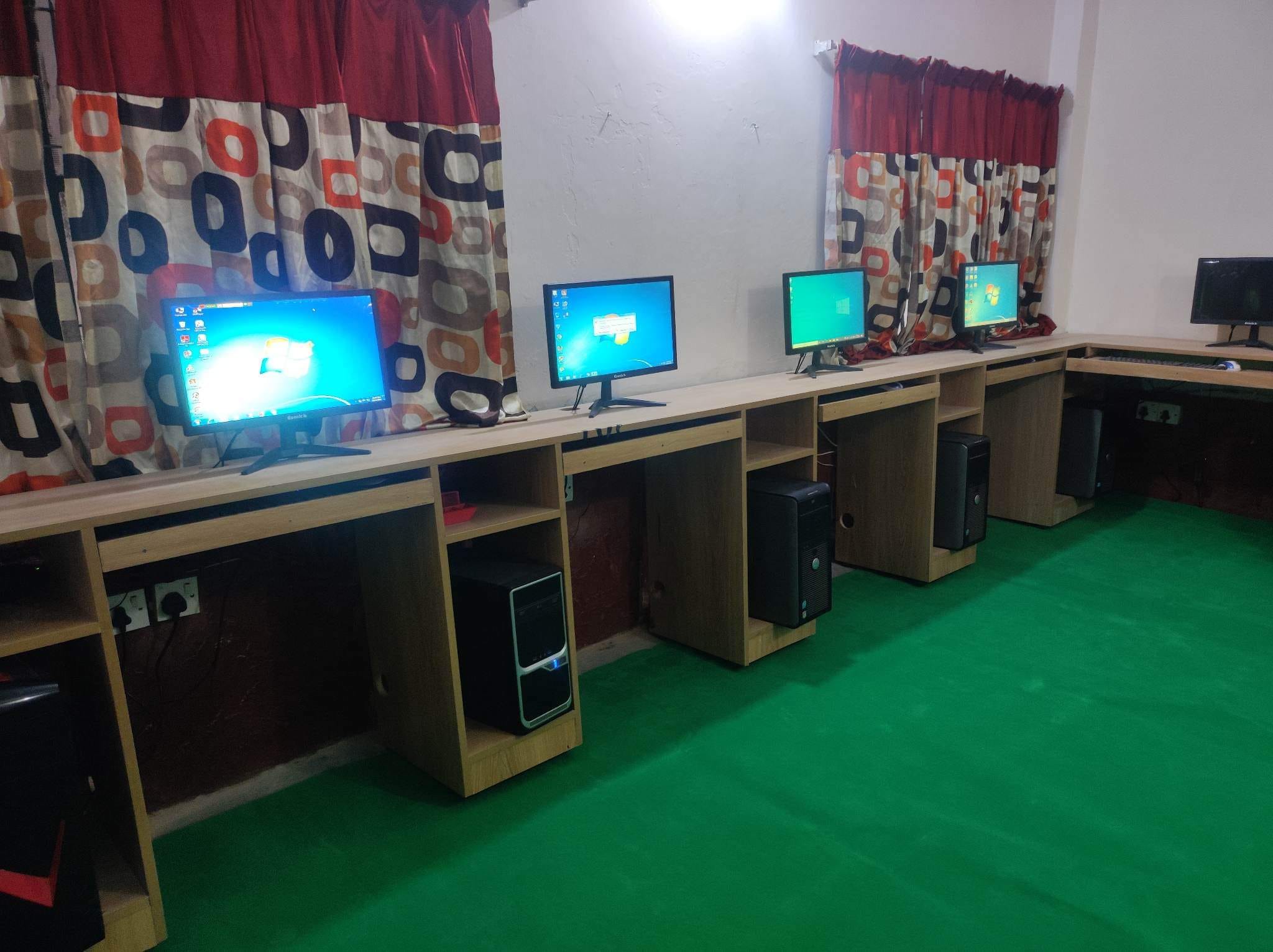 LYCEUM INTERNATIONAL SCHOOL Computer Lab.